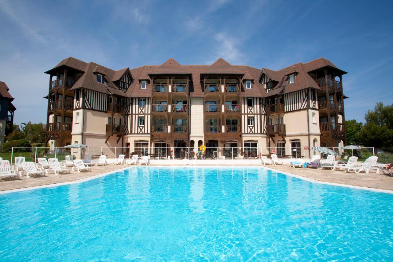 Pierre & Vacances La Residence Du Golf Deauville Bagian luar foto