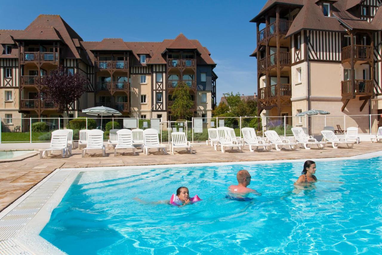 Pierre & Vacances La Residence Du Golf Deauville Bagian luar foto
