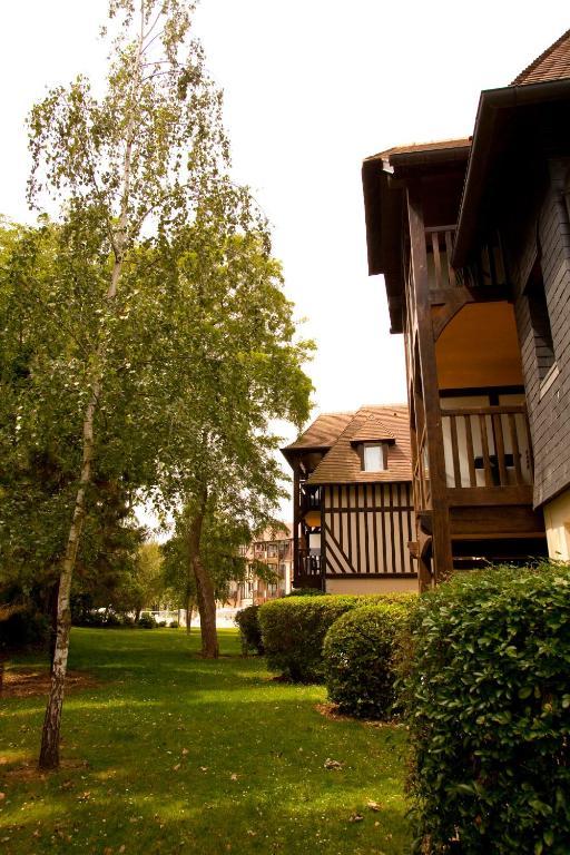 Pierre & Vacances La Residence Du Golf Deauville Bagian luar foto