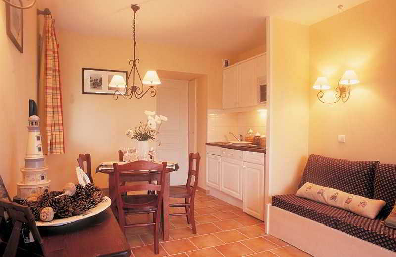 Pierre & Vacances La Residence Du Golf Deauville Bagian luar foto