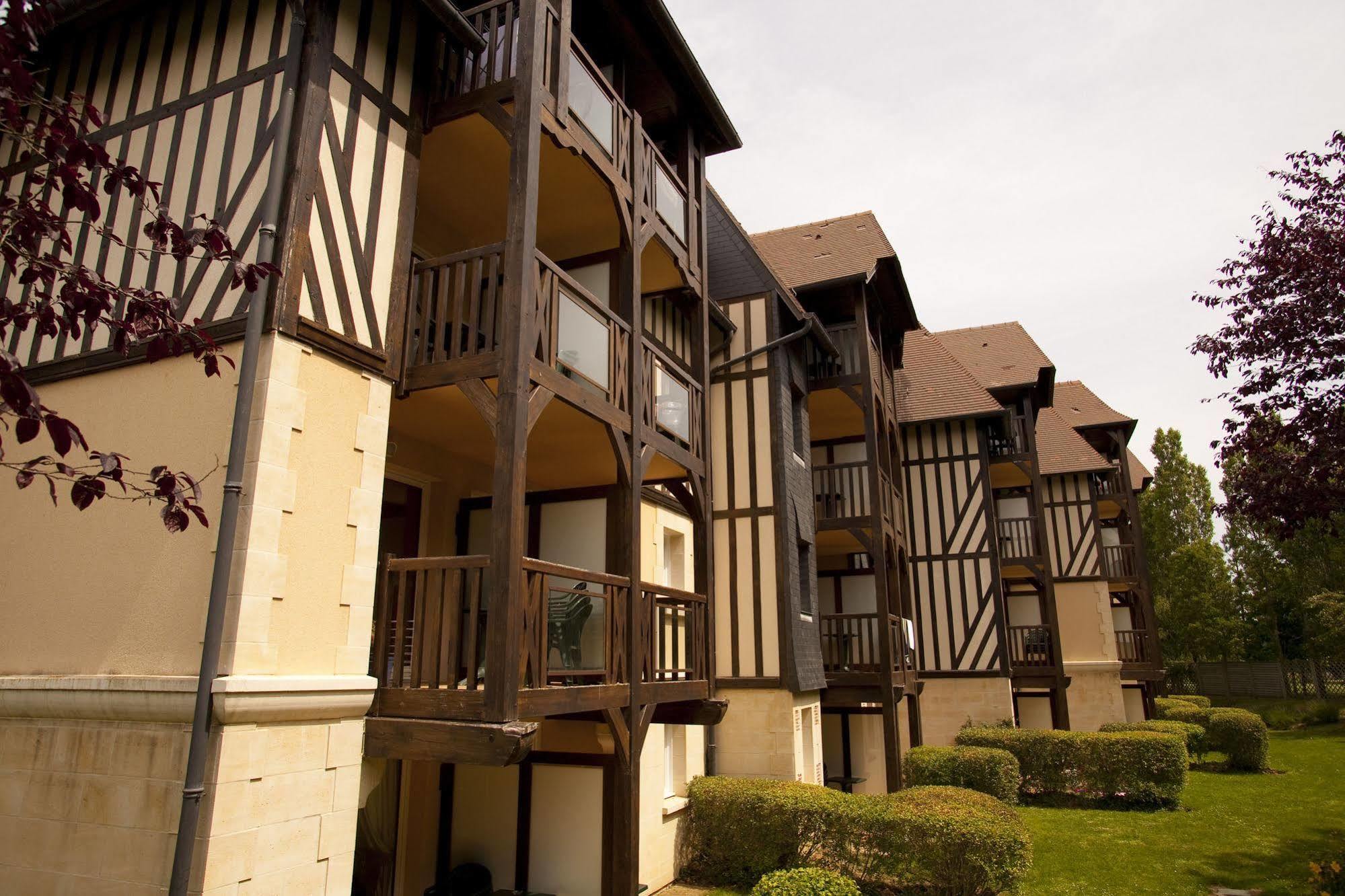 Pierre & Vacances La Residence Du Golf Deauville Bagian luar foto