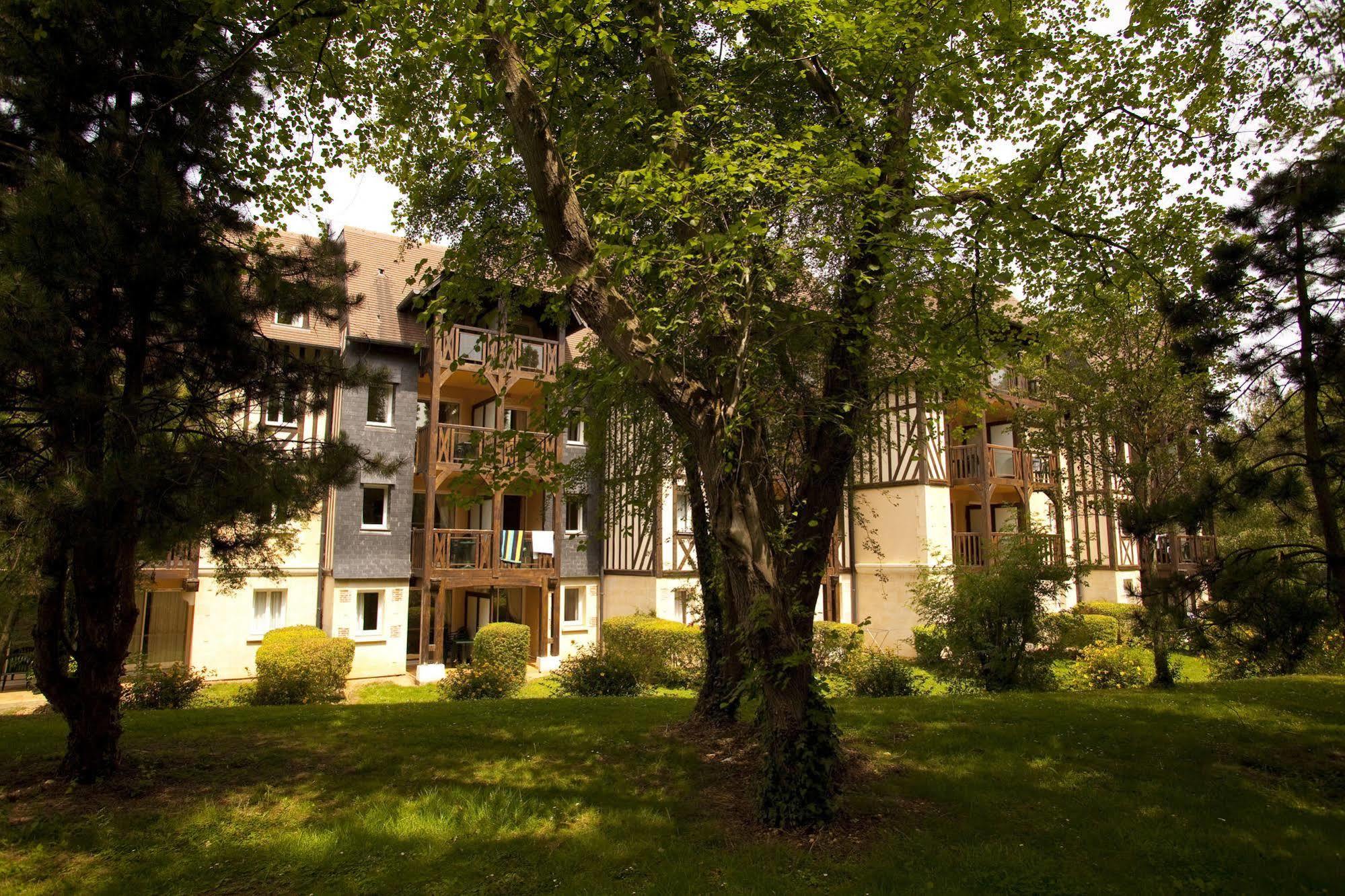 Pierre & Vacances La Residence Du Golf Deauville Bagian luar foto