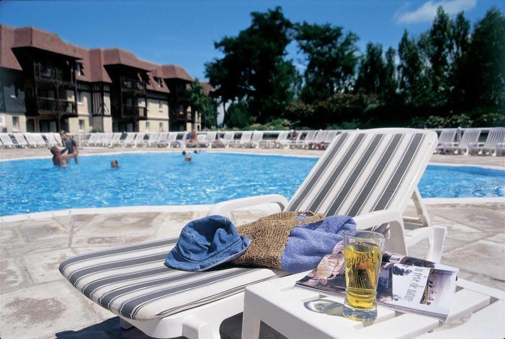 Pierre & Vacances La Residence Du Golf Deauville Bagian luar foto